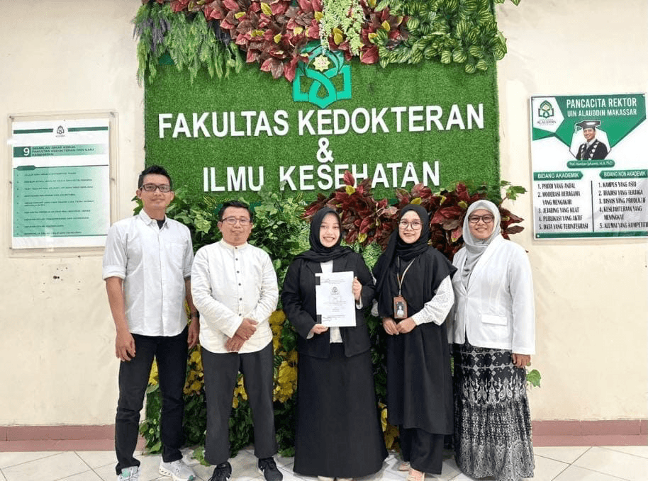 Lulus dalam 3 Tahun 4 Bulan, Regita Cahyani Buktikan Mahasiswa Farmasi Mampu Berprestasi di Berbagai Bidang